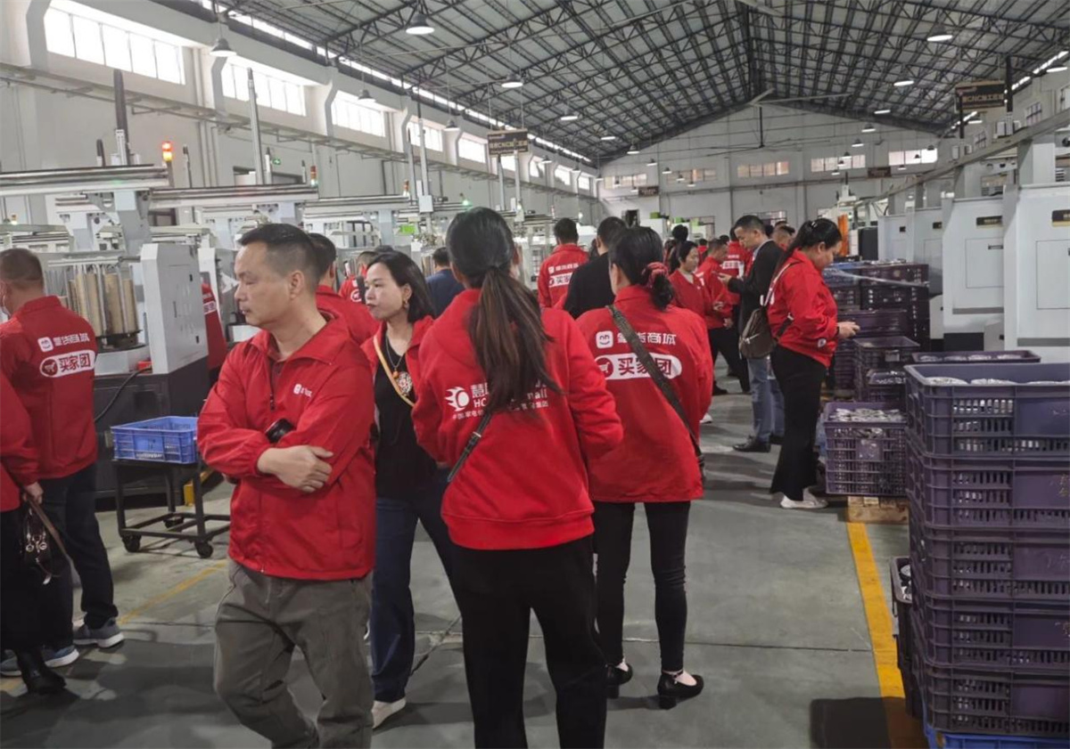 Hand in Hand with E-commerce11.jpg